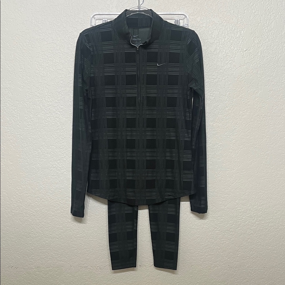 Nike Pro Women’s Black Fleece Matching Active Set (Top-Medium/Bottom-Small)